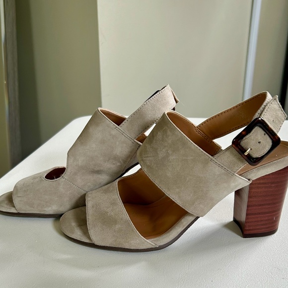 Vionic Women's Sandals in Cream and Tan - Picture 8 of 8